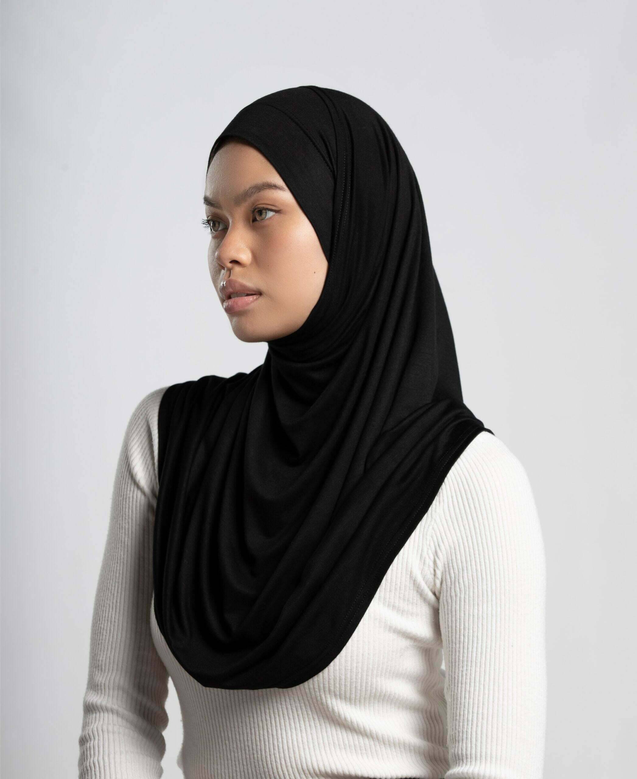 Kalir A Modest Fashion Store.Black two pieces hijab